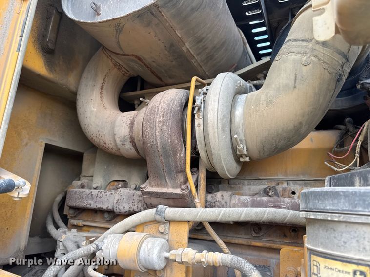image for item DW6522 2007 John Deere 824J wheel loader