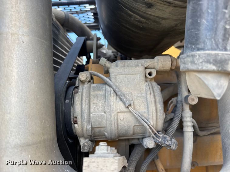 image for item DW6522 2007 John Deere 824J wheel loader