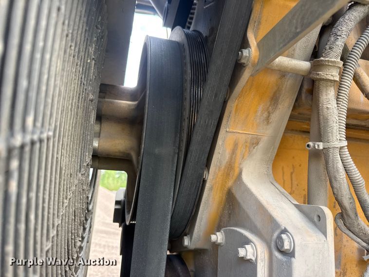 image for item DW6522 2007 John Deere 824J wheel loader