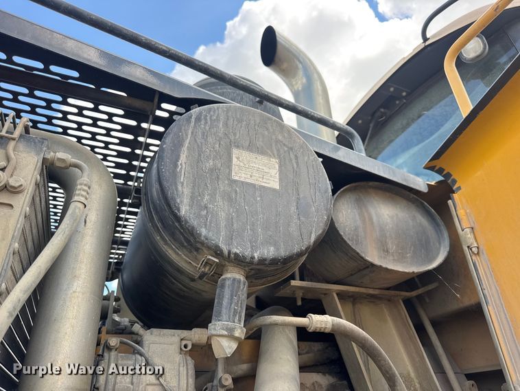 image for item DW6522 2007 John Deere 824J wheel loader