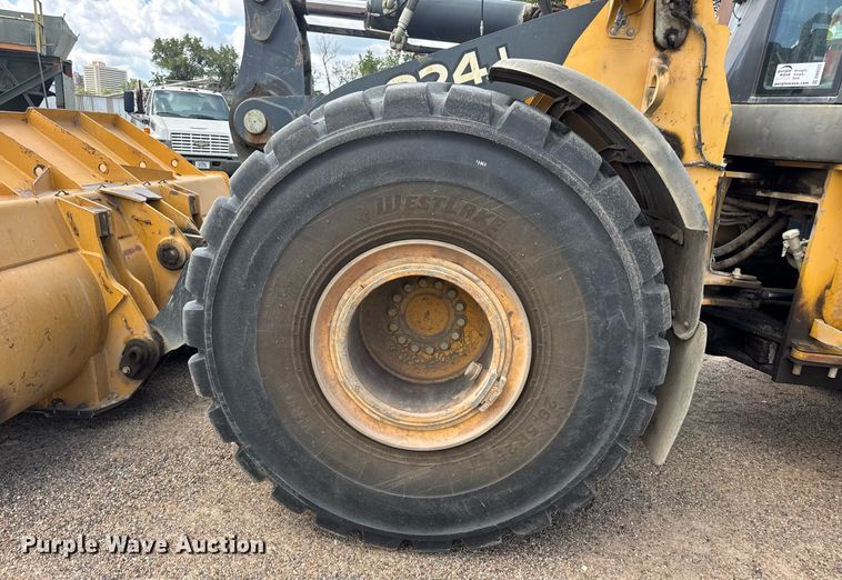image for item DW6522 2007 John Deere 824J wheel loader