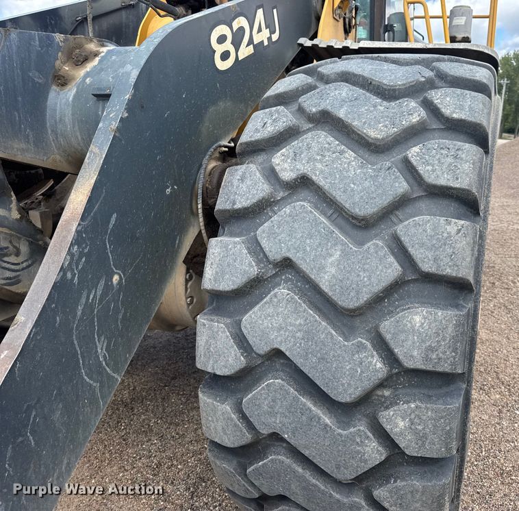 image for item DW6522 2007 John Deere 824J wheel loader