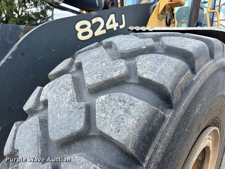 image for item DW6522 2007 John Deere 824J wheel loader