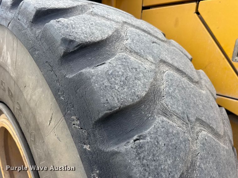 image for item DW6522 2007 John Deere 824J wheel loader