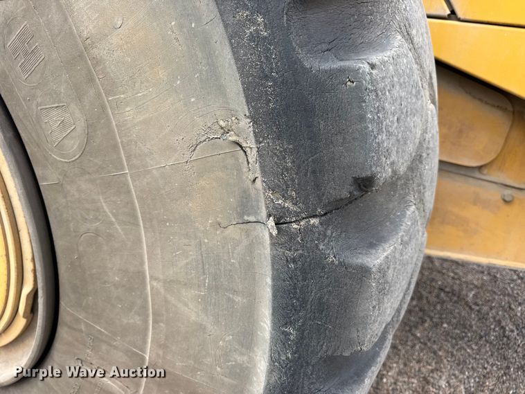 image for item DW6522 2007 John Deere 824J wheel loader