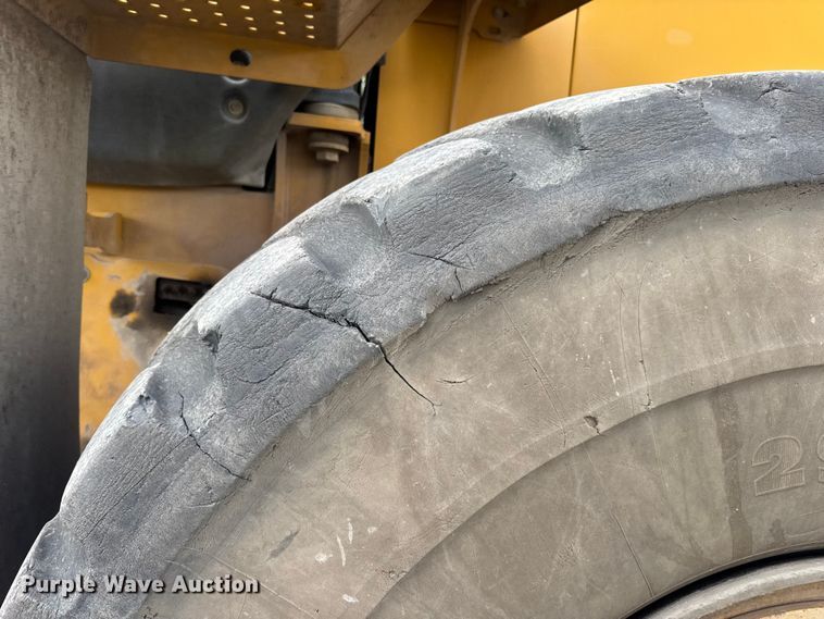 image for item DW6522 2007 John Deere 824J wheel loader