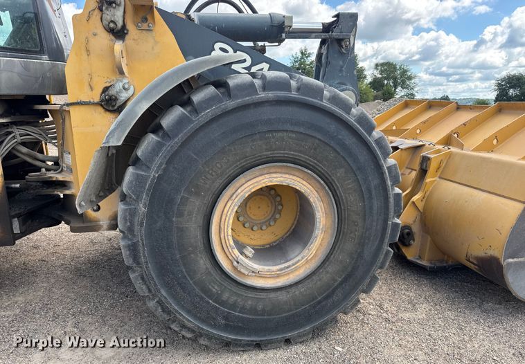 image for item DW6522 2007 John Deere 824J wheel loader