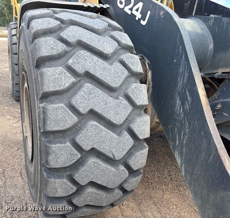 image for item DW6522 2007 John Deere 824J wheel loader
