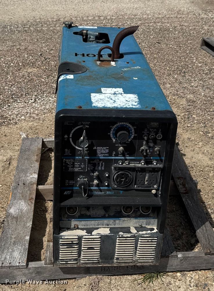 image for item DW6526 Miller Trailblazer 300D welder/generator