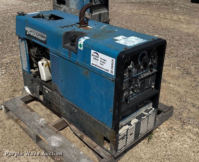 image for item DW6526 Miller Trailblazer 300D welder/generator