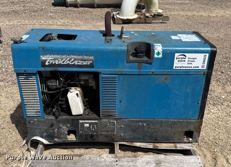 image for item DW6526 Miller Trailblazer 300D welder/generator