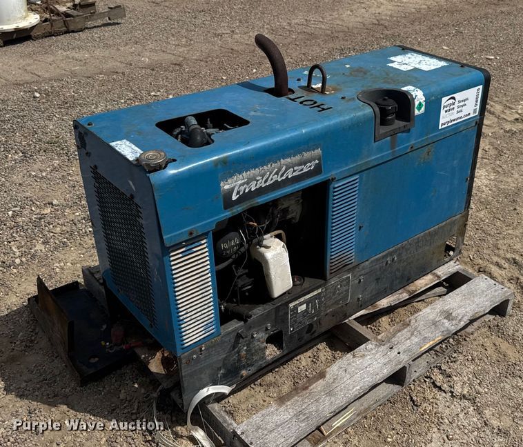 image for item DW6526 Miller Trailblazer 300D welder/generator