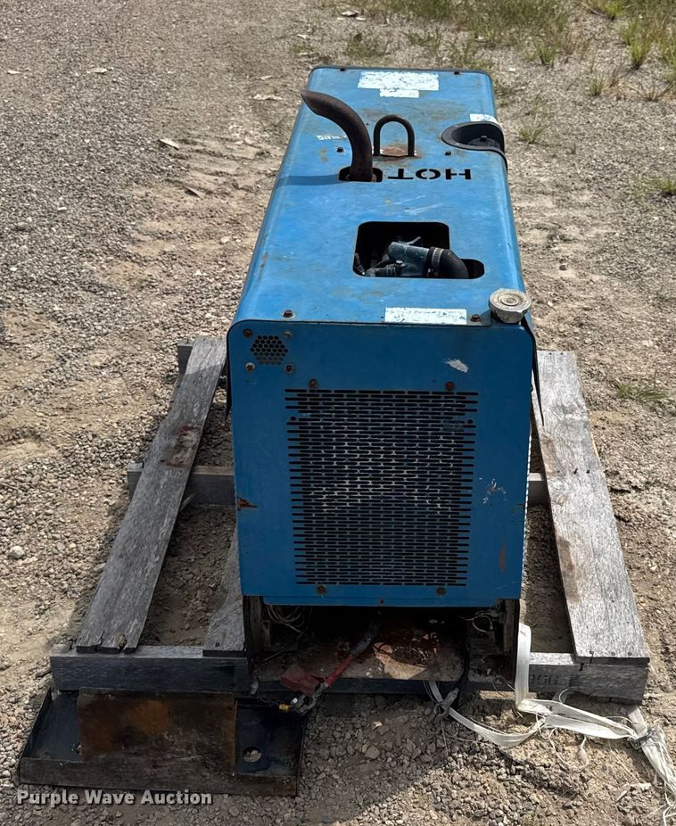 image for item DW6526 Miller Trailblazer 300D welder/generator