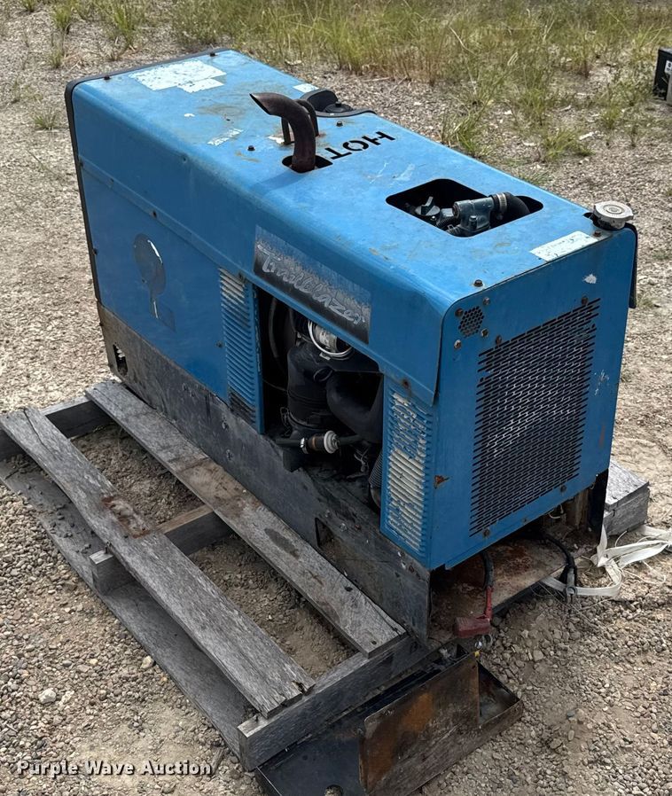 image for item DW6526 Miller Trailblazer 300D welder/generator