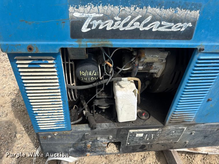 image for item DW6526 Miller Trailblazer 300D welder/generator