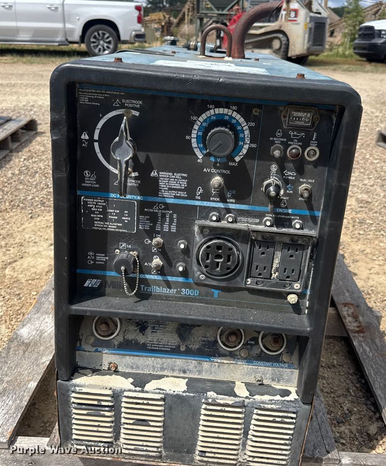 image for item DW6526 Miller Trailblazer 300D welder/generator