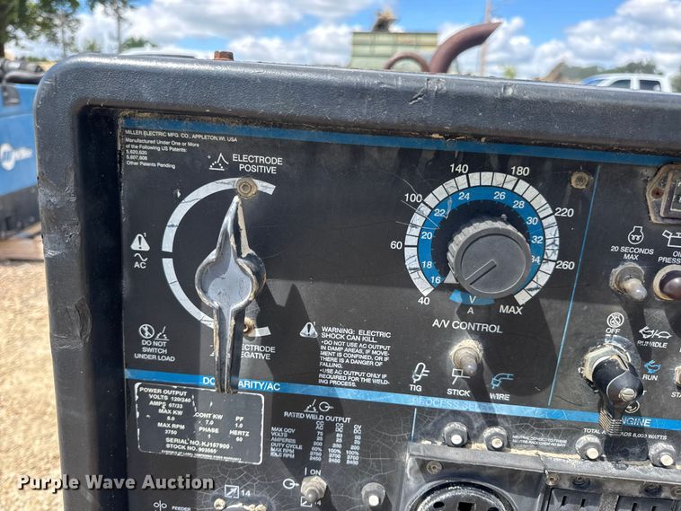 image for item DW6526 Miller Trailblazer 300D welder/generator