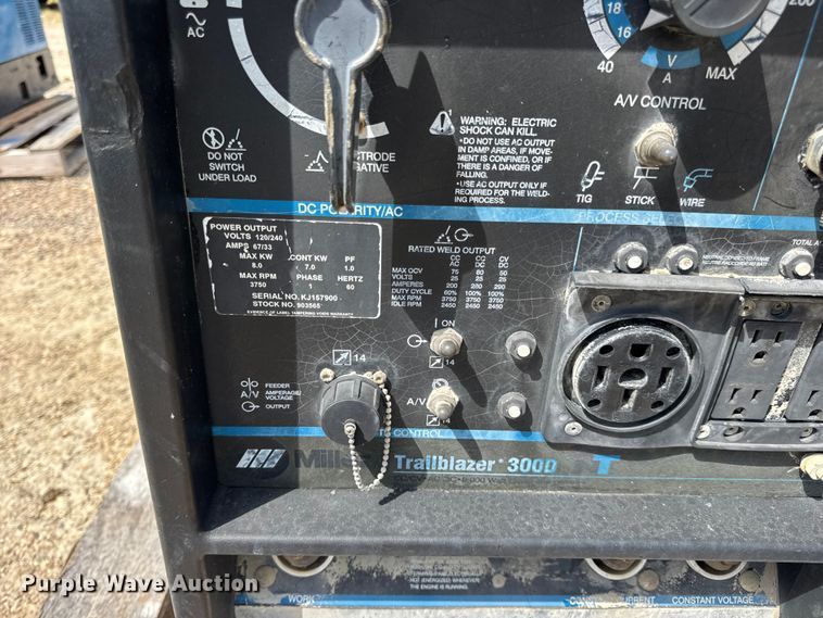 image for item DW6526 Miller Trailblazer 300D welder/generator
