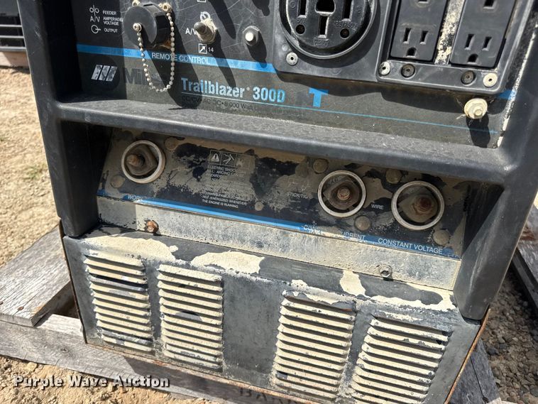 image for item DW6526 Miller Trailblazer 300D welder/generator