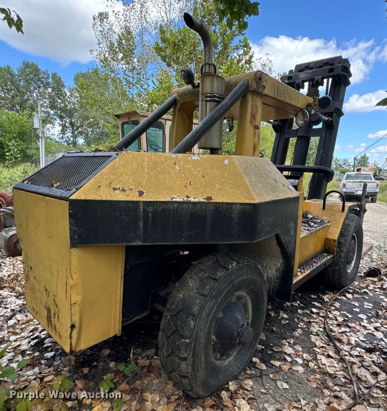 image for item DW6528 Taylor forklift