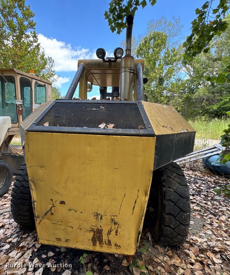 image for item DW6528 Taylor forklift