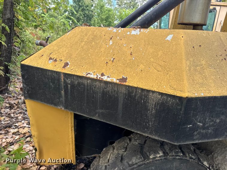 image for item DW6528 Taylor forklift