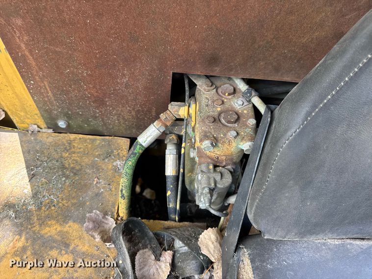 image for item DW6528 Taylor forklift