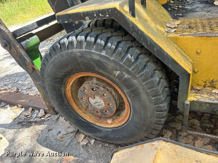 image for item DW6528 Taylor forklift