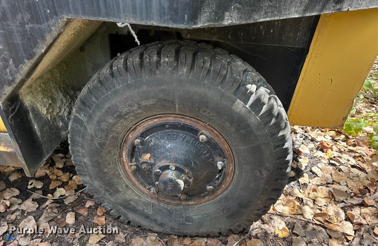 image for item DW6528 Taylor forklift