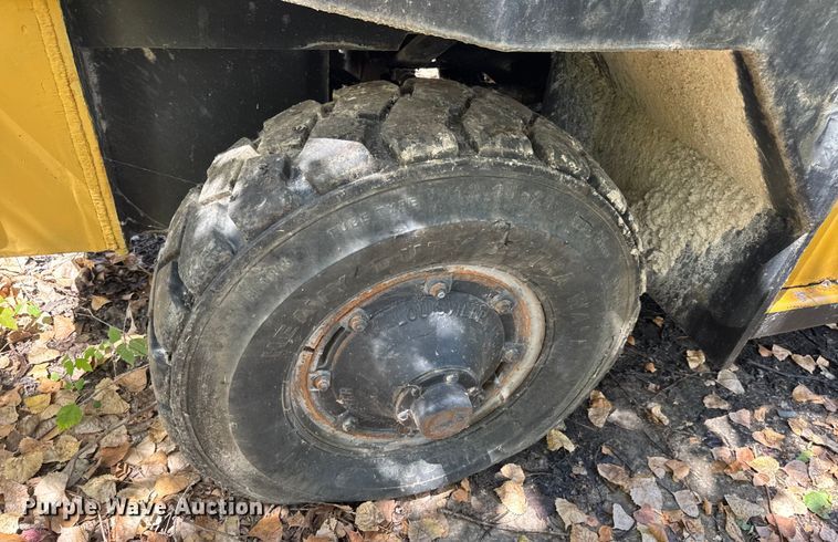 image for item DW6528 Taylor forklift