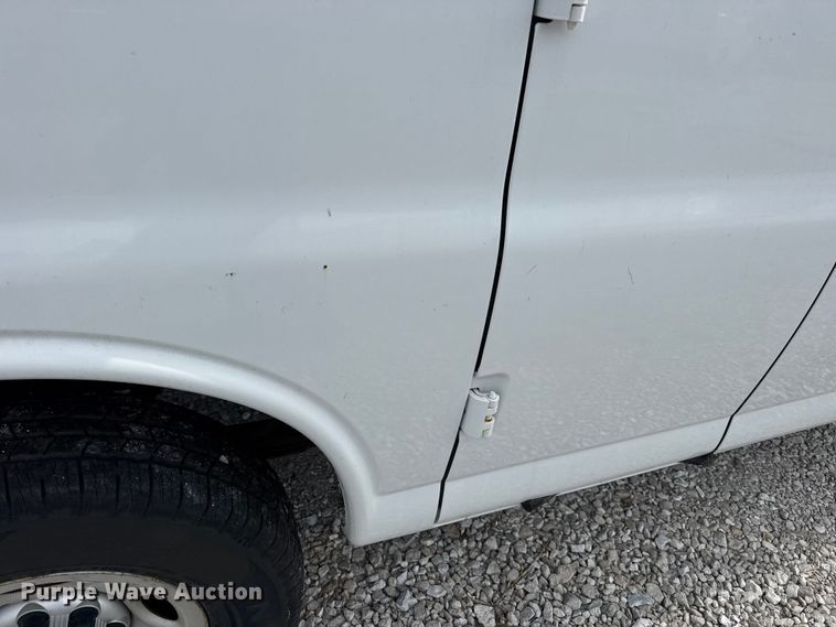 image for item DW6547 2013 Chevrolet  Express 2500 van