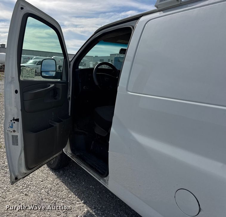 image for item DW6547 2013 Chevrolet  Express 2500 van