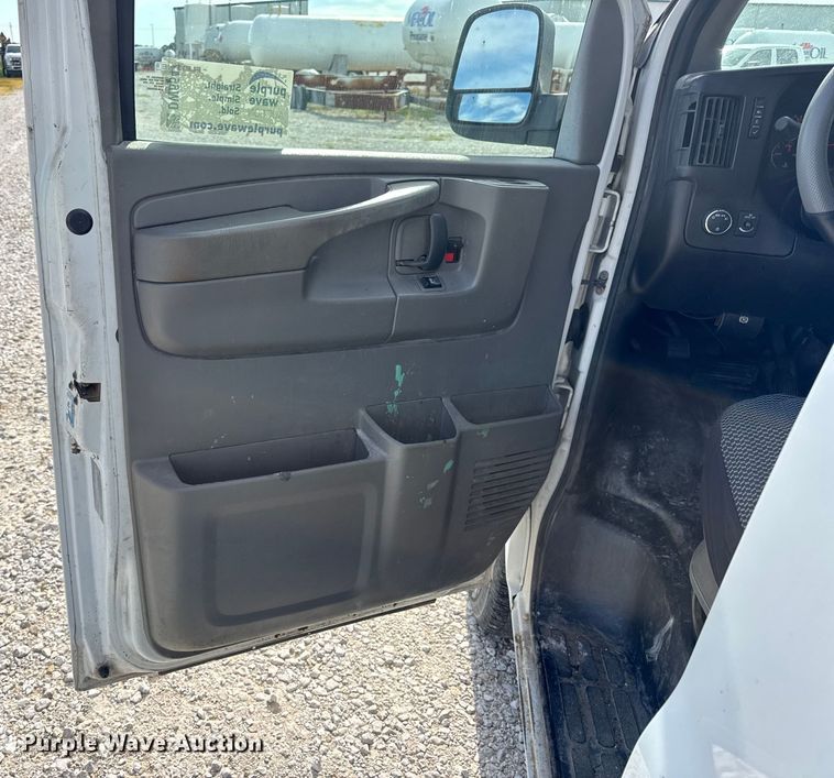 image for item DW6547 2013 Chevrolet  Express 2500 van