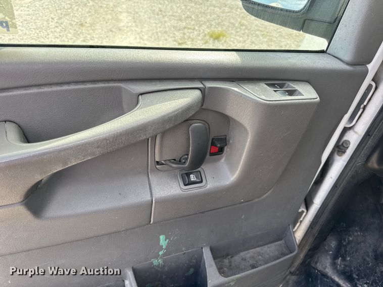 image for item DW6547 2013 Chevrolet  Express 2500 van