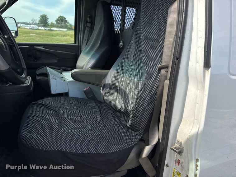 image for item DW6547 2013 Chevrolet  Express 2500 van