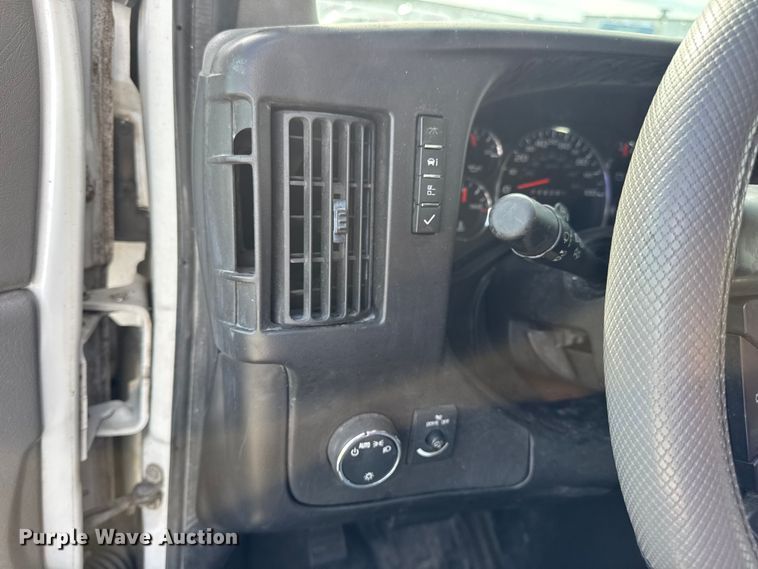 image for item DW6547 2013 Chevrolet  Express 2500 van