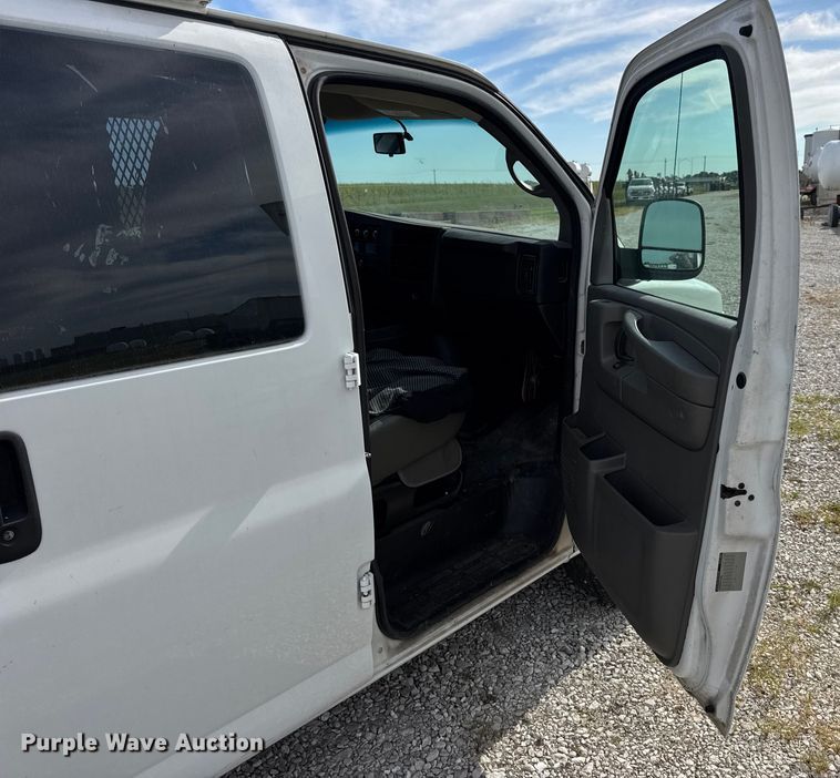 image for item DW6547 2013 Chevrolet  Express 2500 van