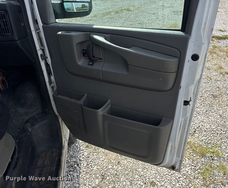 image for item DW6547 2013 Chevrolet  Express 2500 van