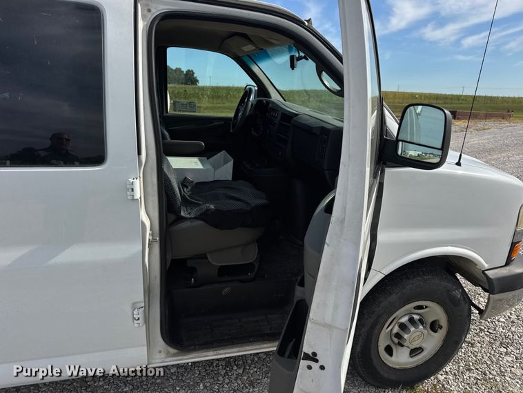 image for item DW6547 2013 Chevrolet  Express 2500 van