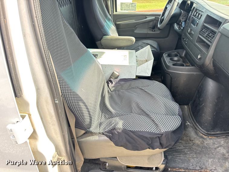 image for item DW6547 2013 Chevrolet  Express 2500 van