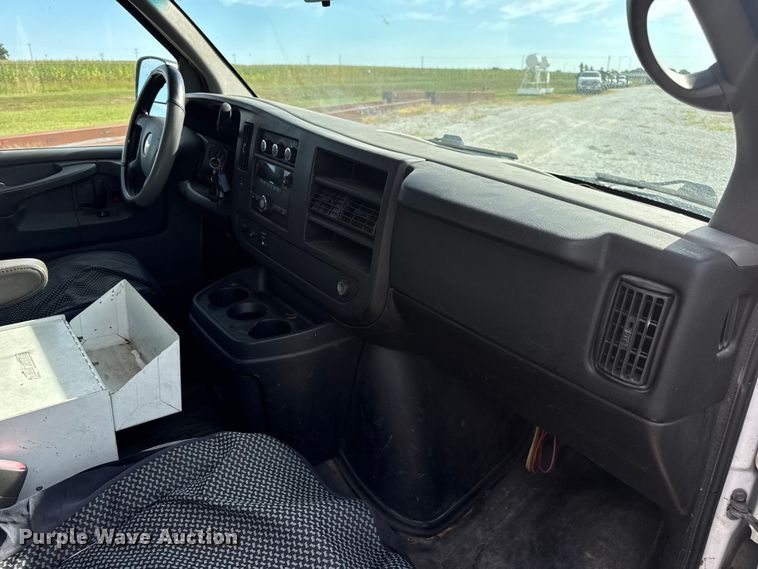 image for item DW6547 2013 Chevrolet  Express 2500 van