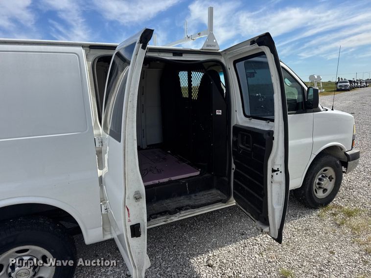 image for item DW6547 2013 Chevrolet  Express 2500 van