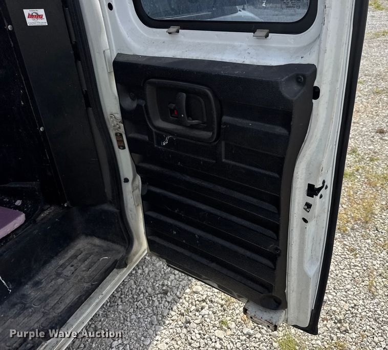 image for item DW6547 2013 Chevrolet  Express 2500 van