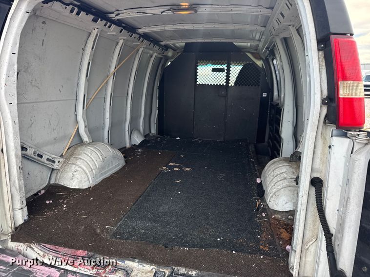 image for item DW6547 2013 Chevrolet  Express 2500 van