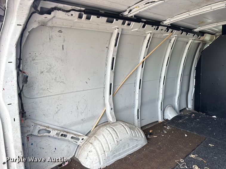 image for item DW6547 2013 Chevrolet  Express 2500 van