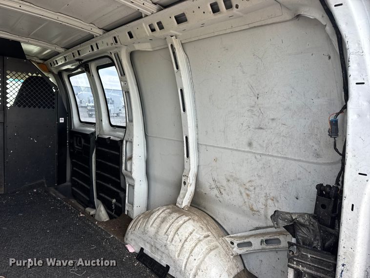 image for item DW6547 2013 Chevrolet  Express 2500 van