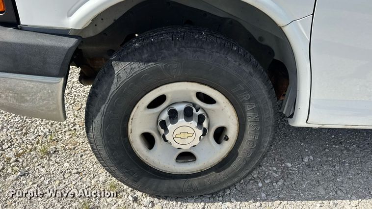 image for item DW6547 2013 Chevrolet  Express 2500 van