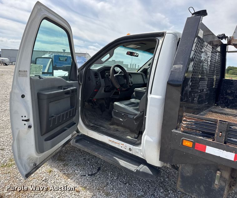 image for item DW6551 2015 Ford  F550 Super Duty utility / service truck