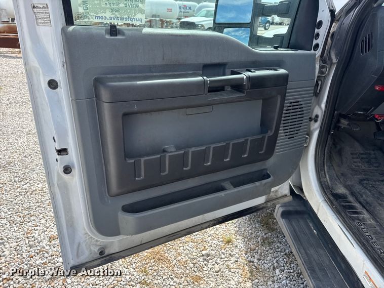 image for item DW6551 2015 Ford  F550 Super Duty utility / service truck