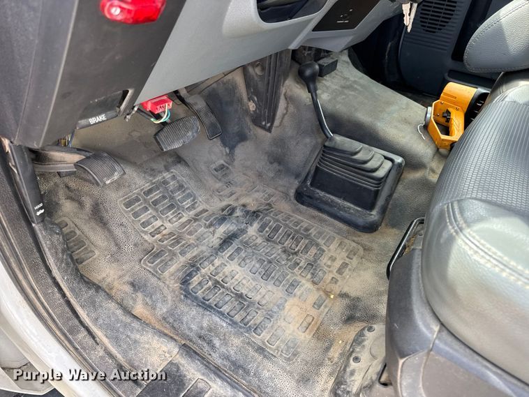 image for item DW6551 2015 Ford  F550 Super Duty utility / service truck
